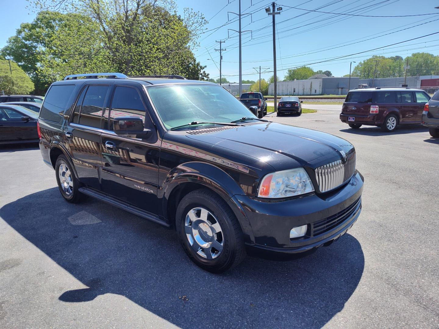 2006 Black /tan Lincoln Navigator 4WD Luxury (5LMFU28546L) with an 5.4L V8 SOHC 24V engine, 6-Speed Automatic Overdrive transmission, located at 5700 Curlew Drive, Norfolk, VA, 23502, (757) 455-6330, 36.841885, -76.209412 - Photo#16